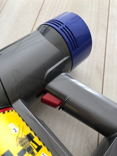 コードレス掃除機：DYSON（ダイソン） V8 FLUFFY+
