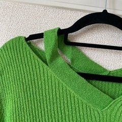 アシンメトリーカットニット新品の画像