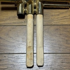 トランペットメンテナンス用（万力固定式）木製マンドレル2本セット無保証品【ニス塗装バージョン】の画像