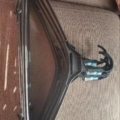 大量ハンガー(パンツ、スカート用もあります)