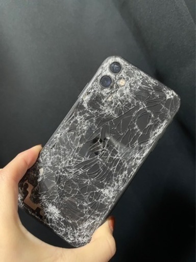 iPhone11 128G 背景割れ　一部フリック不可