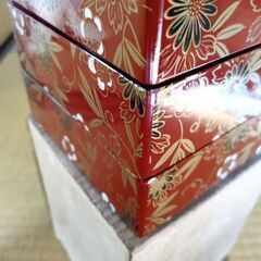 赤色3段の重箱です。の画像