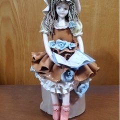 フィギュリン　置物　陶器　人形　ドール　ハンドメイド　インテリア
