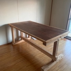 木製テーブル　決定の画像