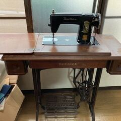 ブラザー足踏みミシン　古い❗