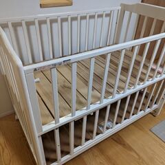 ベビーベッド　ホワイト