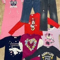 130　女の子用　３３着あります　Ｔシャツ　長袖Ｔシャツ　ズボン　トレーナー　パーカー　ブラウス　ワンピース　１３０サイズの画像
