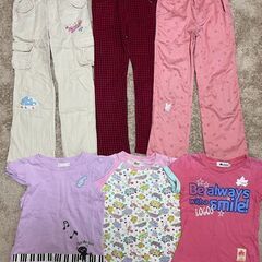 130　女の子用　３３着あります　Ｔシャツ　長袖Ｔシャツ　ズボン　トレーナー　パーカー　ブラウス　ワンピース　１３０サイズの画像