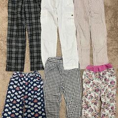 130　女の子用　３３着あります　Ｔシャツ　長袖Ｔシャツ　ズボン　トレーナー　パーカー　ブラウス　ワンピース　１３０サイズの画像