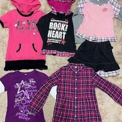 130　女の子用　３３着あります　Ｔシャツ　長袖Ｔシャツ　ズボン　トレーナー　パーカー　ブラウス　ワンピース　１３０サイズの画像