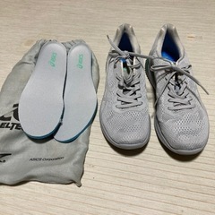 ランニングシューズ(ASICS)の画像
