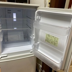 SHARP 冷蔵庫　137L 中型　の画像