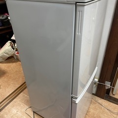 SHARP 冷蔵庫　137L 中型　の画像