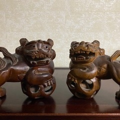 木彫りの人形の画像