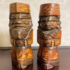 木彫りの人形の画像