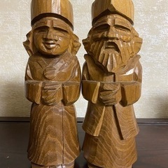 木彫りの人形の画像