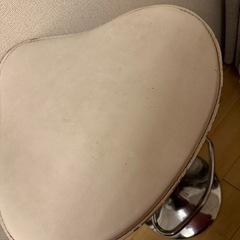 上下に動くチェアの画像