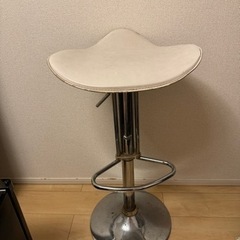 上下に動くチェア