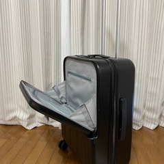 前開き スーツケース USBポート付きの画像