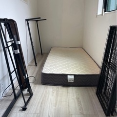 ニトリ　パイプベッド　シングル　マットレスとカバー付きの画像