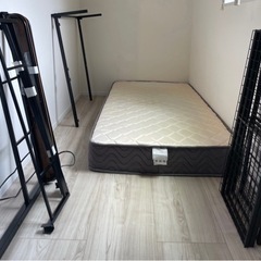 ニトリ　パイプベッド　シングル　マットレスとカバー付きの画像