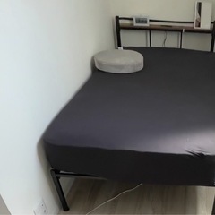 ニトリ　パイプベッド　シングル　マットレスとカバー付き
