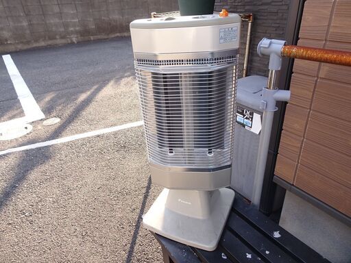 DAIKIN ERFT11LS 遠赤外線 暖房 セラムヒート ヒーター ダイキン 電気ヒーター 省電力モード タイマー 角度調節 首振り