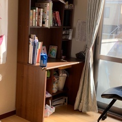 デスク&キャスター付き椅子のセット‼️