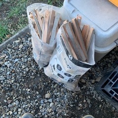 針葉樹　薪の画像