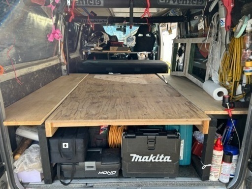 ハイエースのベット　棚