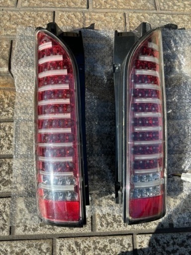 ハイエース　ジュエルLEDテール　インナーレッドクリアレンズ　1月末〆切