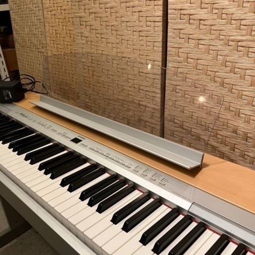 【売約済み】　電子ピアノ　ヤマハ　Yamaha P-140  デジタルピアノ　ピアノ　練習　ペダル　Pシリーズ　譜面台　鍵盤楽器　