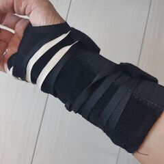 🍀引っ越し処分🍀済み腱鞘炎サポーター🍀🍀の画像