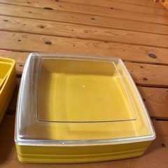 値下げ　使いやすいお重みたいなタッパーの画像
