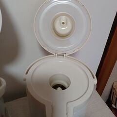 保温ポット2つの画像