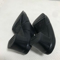 皮のショートブーツの画像