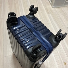 美品 スーツケース キャリー 31L カーボンネイビー ALI-6008-18の画像