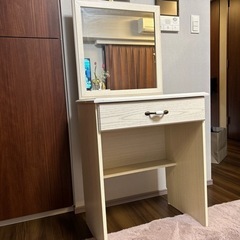 電気ストーブとドレッサーです！の画像