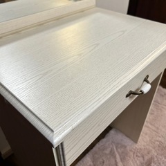 電気ストーブとドレッサーです！の画像