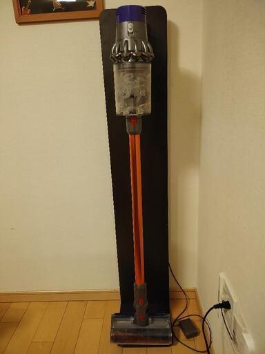 ダイソンsv12コードレスクリーナー　スタンド付き