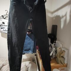 黒いジーンズの画像