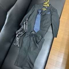 中古子供用スーツ（サイズ110）・直接引き取り可能な方のみの画像