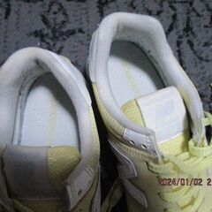 レディース用スニーカー　ニューバランス23.5の画像