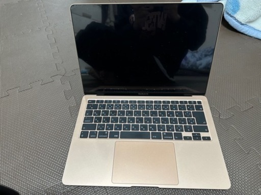 パソコン Macbook 2020 8gb core i3 pink