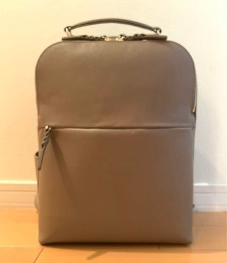 本革リュック　A4サイズ　レディース　ベージュ
