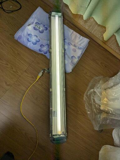 蛍光灯倉庫　駐車場物置き✨美品倉庫ガレージ物置100V屋外屋内車庫　防水カバー付き　蛍光灯　照明ライト　⑤