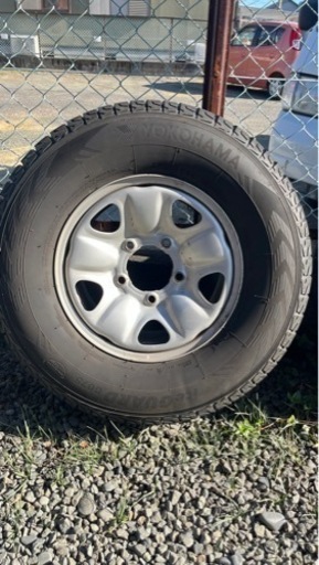 ☆ スタッドレスタイヤ4本 275/70R1Rヨコハマアイスガード2本 MAXTREK2本 5穴 ランクル