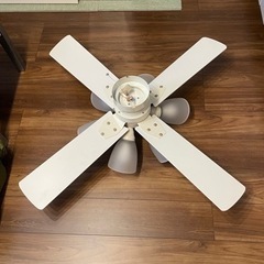 シーリングファンライト　ラスボルタ6灯　電球色LED電球付の画像
