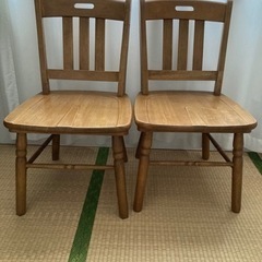 ダイニングチィエアー　木製、二脚