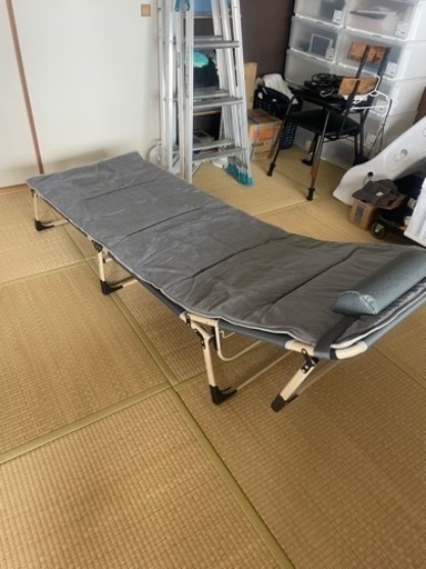 キャンプなどにも使用できる折り畳み椅子